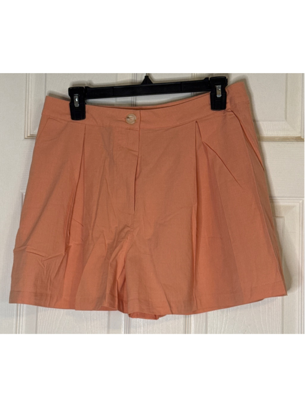 Easel Peach Pleated Shorts M